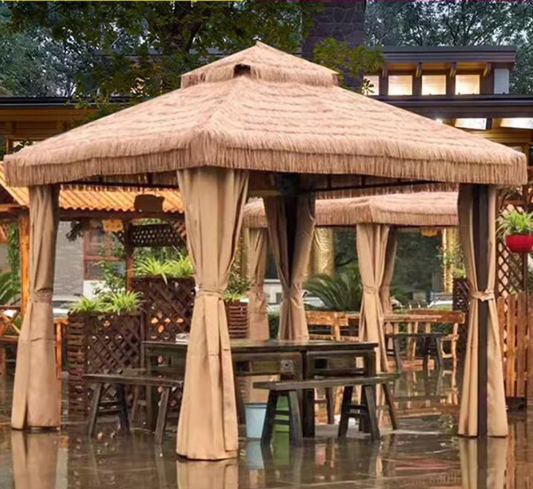 What are the common maintenance methods for straw pavilions